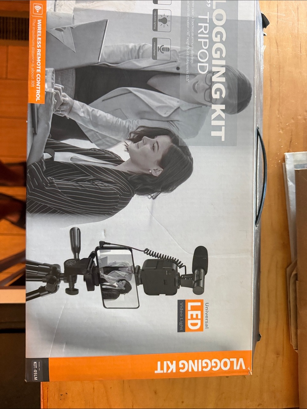 Vlogging Kit Tripod with LED Light and Microphone - Black
